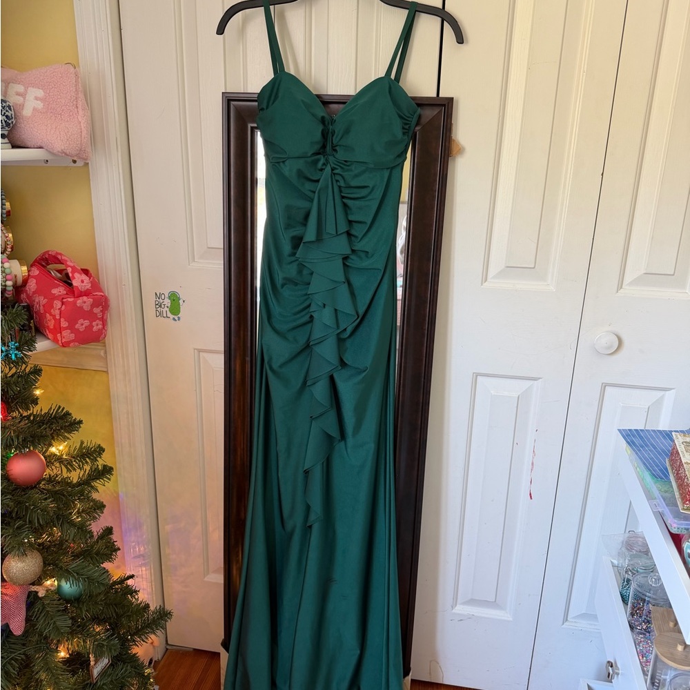 Honey and Rosie Emerald Green Prom Christmas Dance dress from Dillard’s